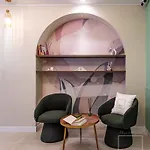 Mama's Boutique 3*